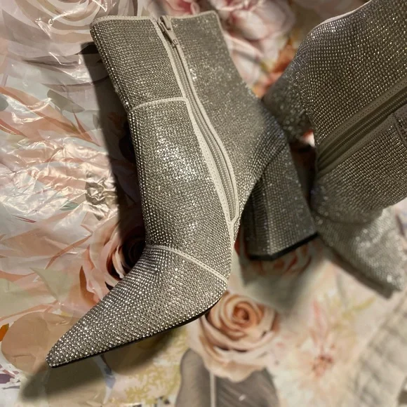 Madden Girl Silver Ankle Booties with rhinestones NWOT - Picture 7 of 10